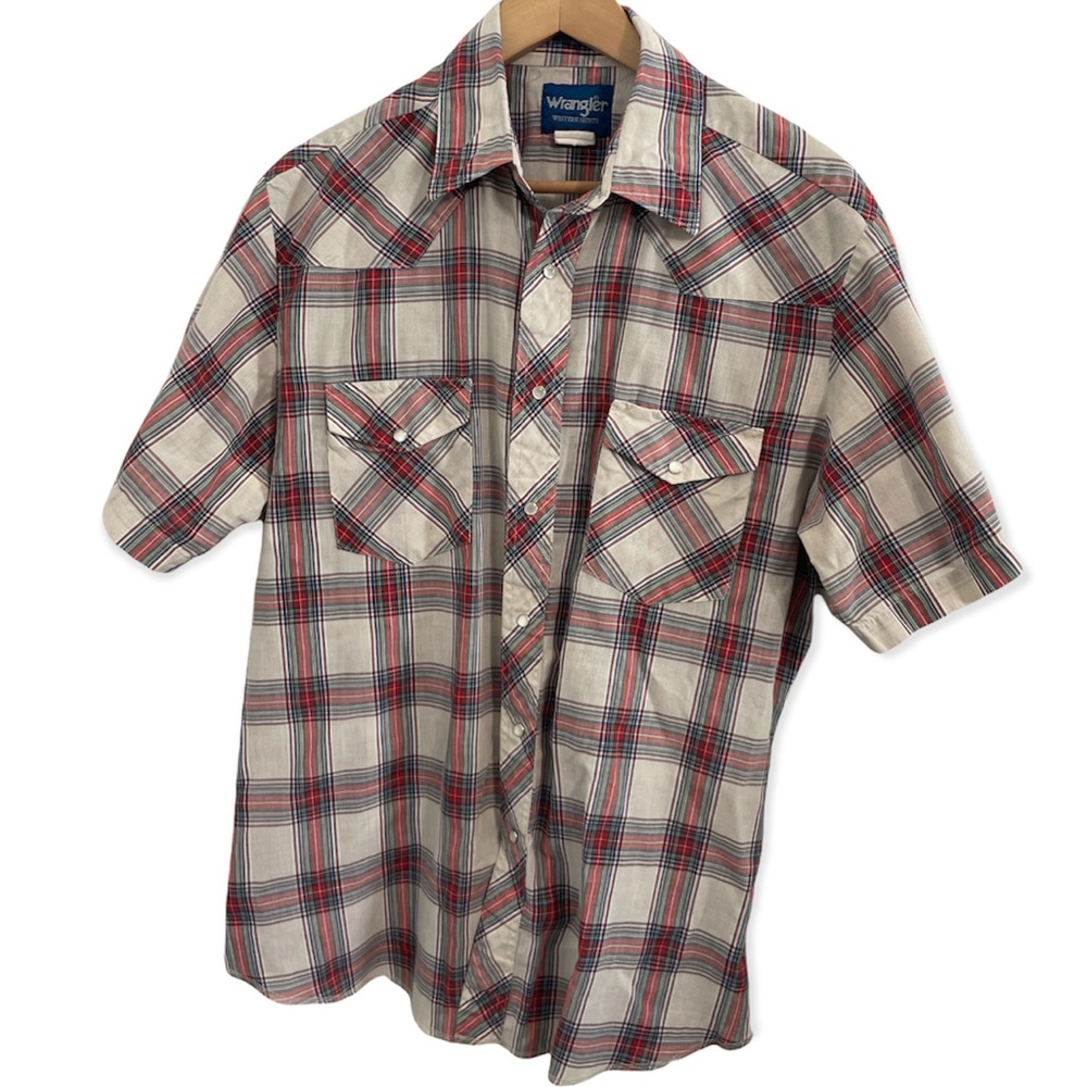 Vintage Wrangler Western Pearl snap button down shirt. Lightweight short sleeve